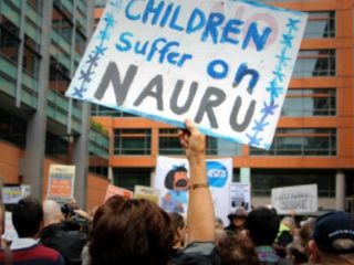 پزشکان استرالیایی از اخراج کودک پناهجو جلوگیری کردند