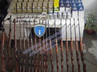 پلیس یونان سه بریتانیایی را به همراه مقادیر زیادی سلاح و مهمات دستگیر کرد