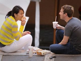 واکنش زاکربرگ به درخواست کمک یک میلیاردی خواننده پاپ