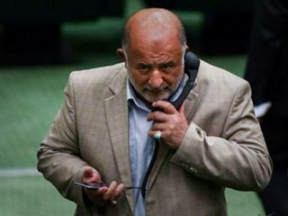 نادر قاضی‌پور: بیدی نیستم که با این بادها بلرزم.