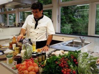 غذاهای ایرانی در کلاس آشپزی در آلمان.