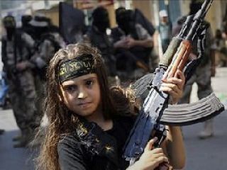 اعدام ۵ زن توسط دختر بچه داعشی +عکس