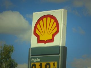 شل دو میلیارد دلار بدهی خود را به ایران 'به یورو پرداخت'