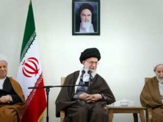 آیت‌الله خامنه‌ای: انتخاب رهبر آینده انقلابی و بدون مصلحت اندیشی انجام شود