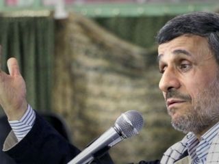 احمدی‌نژاد: خاک بر سر آن سیاستمدار؛ روزنامه ایران: به دولت توهین شده