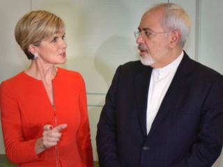 ظریف در استرالیا: نمی‌شود پناهجویان ایرانی را به زور باز گرداند