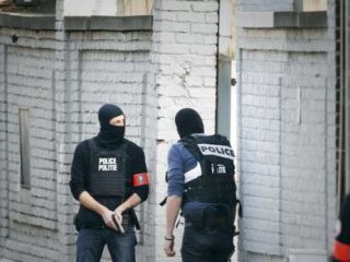 تیراندازی در عملیات 'ضد تروریستی' در بروکسل؛ سه مأمور پلیس زخمی شده‌اند