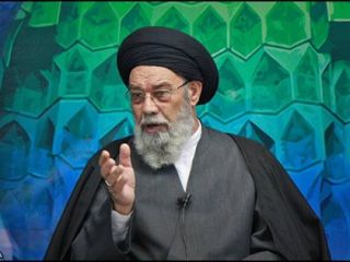 امام جمعه اصفهان: نوروز این نیست که مثل گوسفند بالا و پائین بپرند