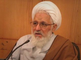 نماینده ولی‌فقیه در شیراز: نمی‌توانیم «انقلابی» باشیم، اما با «دزد» کنار بیاییم