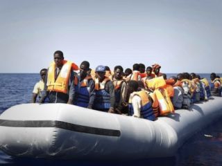 هشدار فرانسه: صدها هزار مهاجر در لیبی می‌خواهند به اروپا بیایند