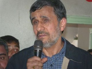 احمدی نژاد: به مناطق جنگی آمده ام تا آثار دوستی استکبار با ایران را مشاهده کنم