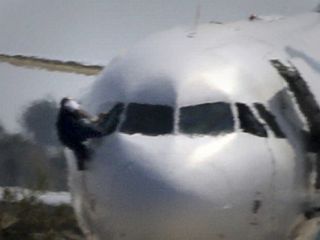 رباینده هواپیمای مصری در قبرس 'بازداشت شد'