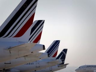 ایرفرانس: حضور خدمه زن در پروازهای ایران اجباری نخواهد بود