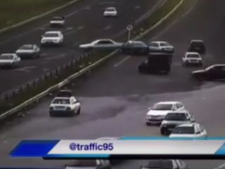 تخلف دست جمعی مسافران نوروزی در مسیر بازگشت در آزادراه رشت-قزوین