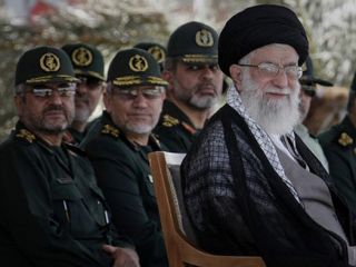 ادامه رویارویی اقتدارگرایان با دولت بر سر برجام.