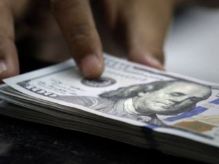 بالا گرفتن اختلاف در آمریکا بر سر استفاده ایران از دلار در مبادلات خارجی