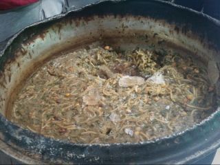 کشف مواد غذایی یخ‌زده و فاسد در رستوران‌های کن سولقان (+تصاویر)