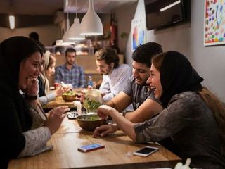 تاسیس رستوران در نزدیکی دبیرستان دخترانه و آرایشگاه زنانه «غیرقانونی» است