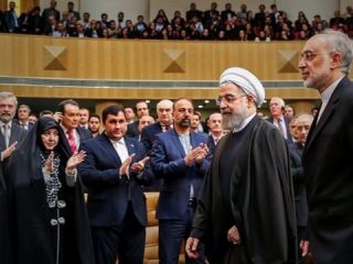 دفاع روحانی از تداوم مذاکره و پاسخ به رهبر و فرمانده سپاه: 