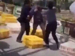 تلاش یک دامدار برای خودسوزی مقابل جهاد کشاورزی استان خراسان - ویدیو