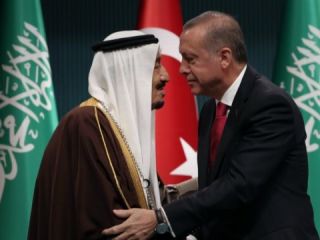 پادشاه عربستان در استانبول؛ ۳۰۰ مقام امنیتی و ۵۰۰ خودرو لوکس در خدمت سلطان