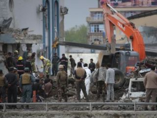یک حمله مرگبار در پایتخت افغانستان دستکم ۲۸ کشته و بیش از ۳۲۰ زخمی برجای گذاشت