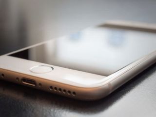 اف‌بی‌آی برای شکستن قفل آیفون 'یک میلیون دلار' پرداخته است