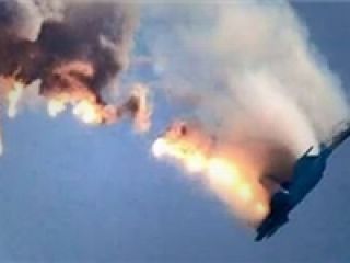 برخورد با کوه و سقوط جنگنده F۷ در اصفهان + عکس