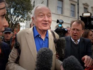 حزب کارگر بریتانیا عضویت شهردار سابق لندن را به دلیل سخنان 'یهودی‌ستیزانه' تعلیق کرد