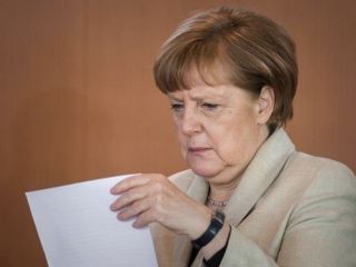 صدراعظم آلمان ۹۵۰۰ یورو به حزب خود بدهکار است