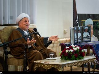 هاشمی رفسنجانی:‌ حالا که مملکت را از دست احمدی‌نژاد نجات دادم، می‌توانم راحت بمیرم