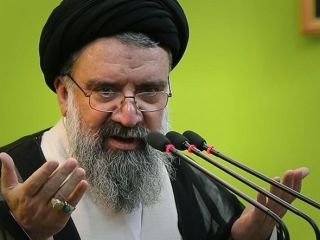 احمد خاتمی: چند خانم در «خندوانه» می‌خندند تا مردها را بخندانند، اسم این را چه بگذارم؟