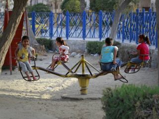 نیوزویک: علامت جمع از مدارس داعش حذف شد!