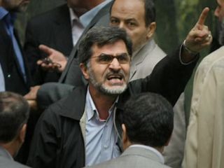 جنجال کوچک زاده در مجلس: لاریجانی مرا تحقیر می کند / رئیس مجلس: هرچه از دهان‌تان در می‌آید می‌گویید و اگر کسی جواب‌تان را بدهد می‌گویید تحقیر کرد