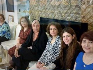 فائزه هاشمی در کنار شهروندان بهایی