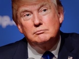 ترامپ از مسلمانان خواست 'افراد مظنون را تحویل دهند'