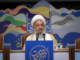 «یکی از دلایل موفقیت خامنه‌ای، ارتباط نزدیک با امام‌زمان در مسجد جمکران است»