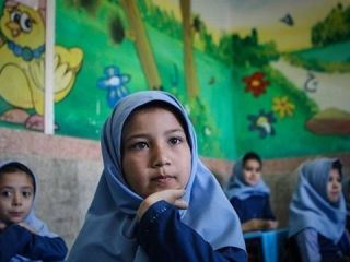 پناهندگانی که فرزندشان را در مدرسه ثبت نام کنند از ایران اخراج «نمی‌شوند»