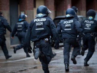 زدوخورد میان پناهجویان چندین زخمی برجای گذاشت.