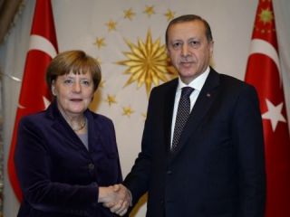 مرکل: اگر ترکیه سفر بی ویزای شهروندانش را می خواهد، قانون ضد تروریسم را اصلاح کند