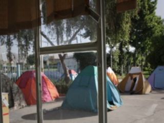 کارگران کارخانه مخابرات راه دور برای دریافت حقوق خود چادر زدند