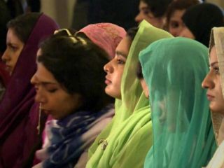 شورای اسلامی پاکستان: مردان در صورت نیاز زنان خود را بزنند