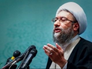 آیت الله لاریجانی: هر چقدر مصیبت می‌خوانیم دولت گریه نمی‌کند