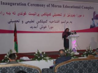 مرد افغان بعد از مرگ مادرش میلیون‌ها دلار برای آموزش زنان سرمایه‌گذاری کرد