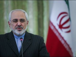 ظریف: ایرانیان به‌جای سر بریدن، در پای صندوق‌های رای حاضر می‌شوند