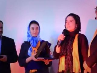 آتنه فقیه نصیری: مامور نیروی انتظامی گفت چرا این شکلی راه می روی؟ روز جهانی ام اس!