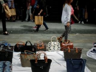 فروش کیف زنانه ۳۰۰ هزار دلاری در هنگ کنگ
