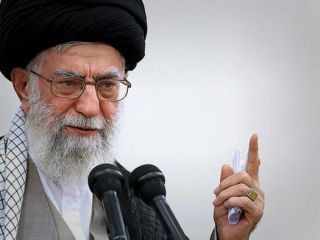 خامنه‌ای: مجلس دهم باید در قانون‌گذاری انقلابی عمل کند.