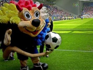 از پینوکیو تا سوپر ویکتور؛ جام ملت‌های اروپا و عروسک‌هایش.