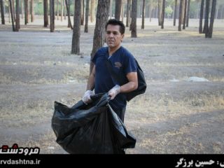 خانواده ای که هر هفته تخت جمشید را تمیز میکنند